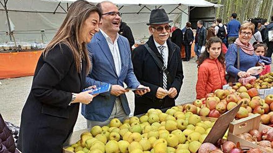 La visita de Sergio Santamaría al mercat de la Devesa.