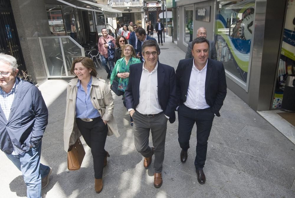 Patxi López hace campaña en A Coruña