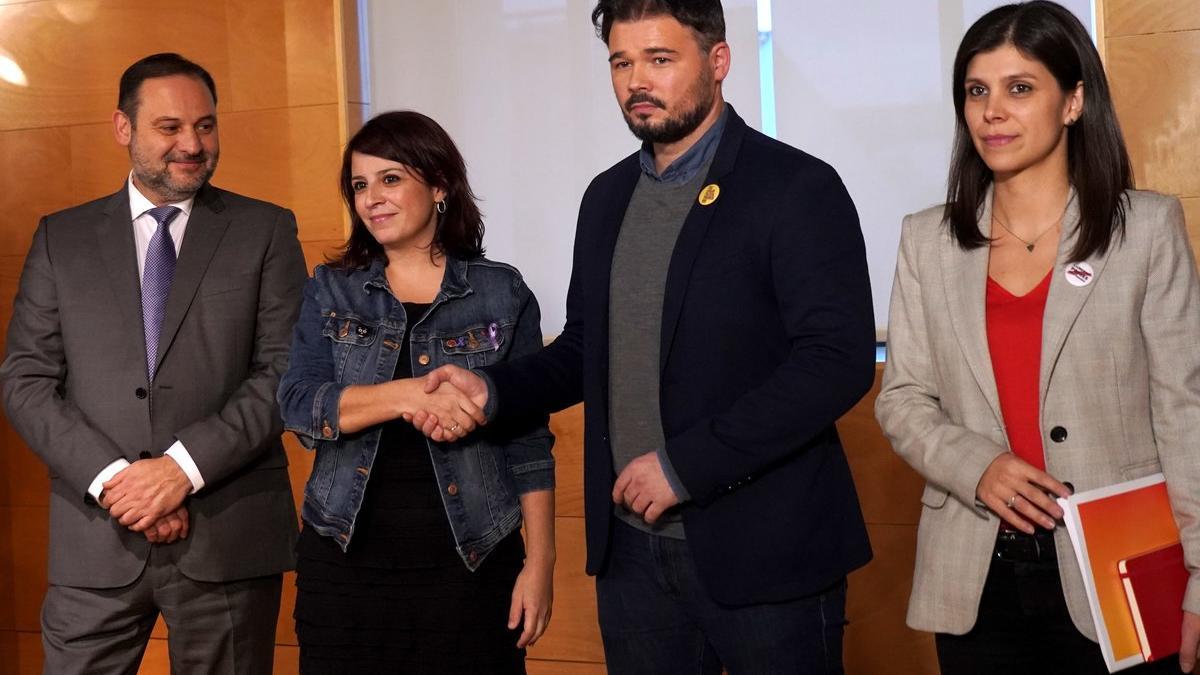Los negociadores del PSOE: Ábalos, Lastra, con los respresentantes de ERC, Rufián y Vilalta.