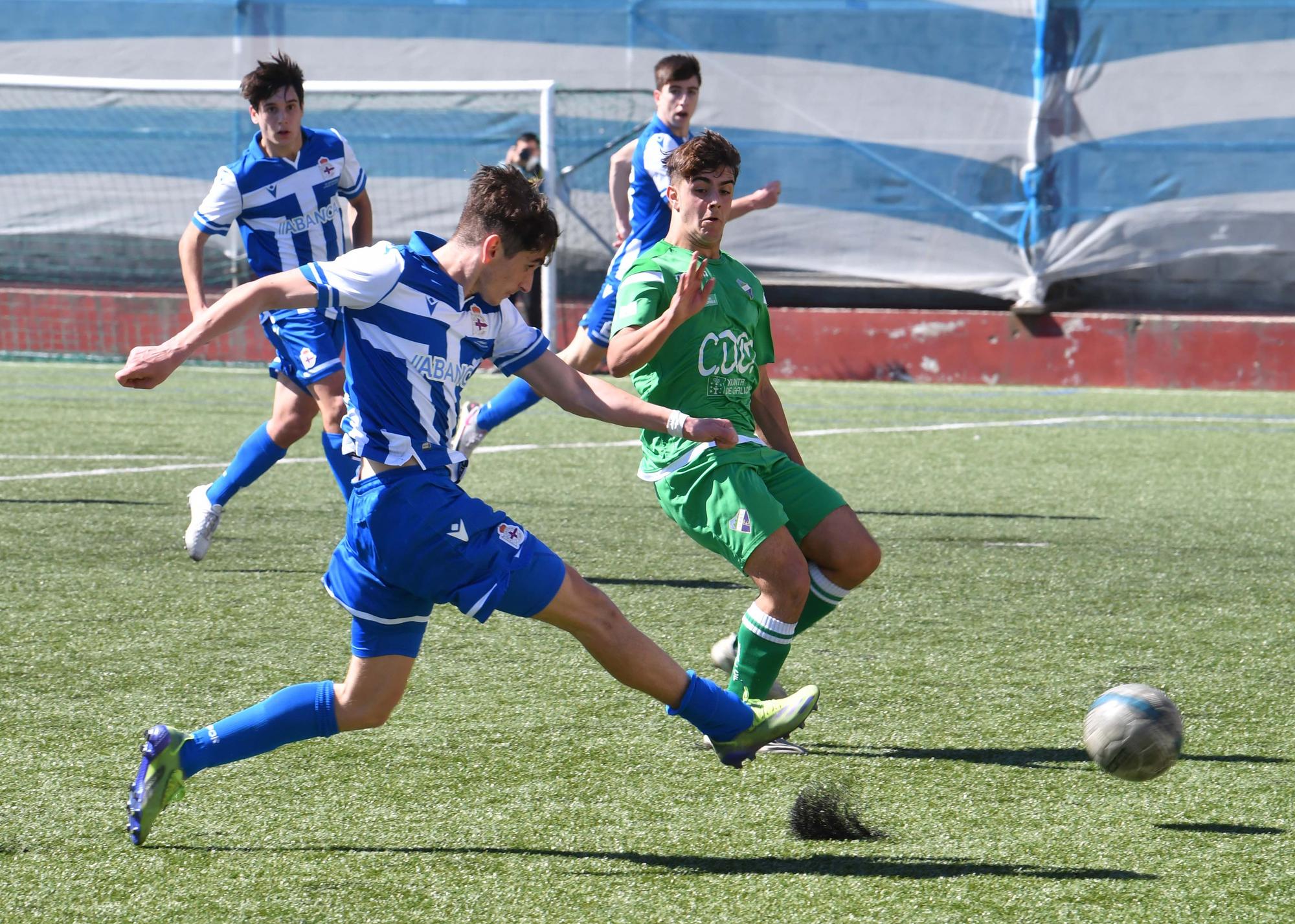 El Dépor juvenil le gana 0-2 al Calasanz y se impone en la fase gallega de la División de Honor