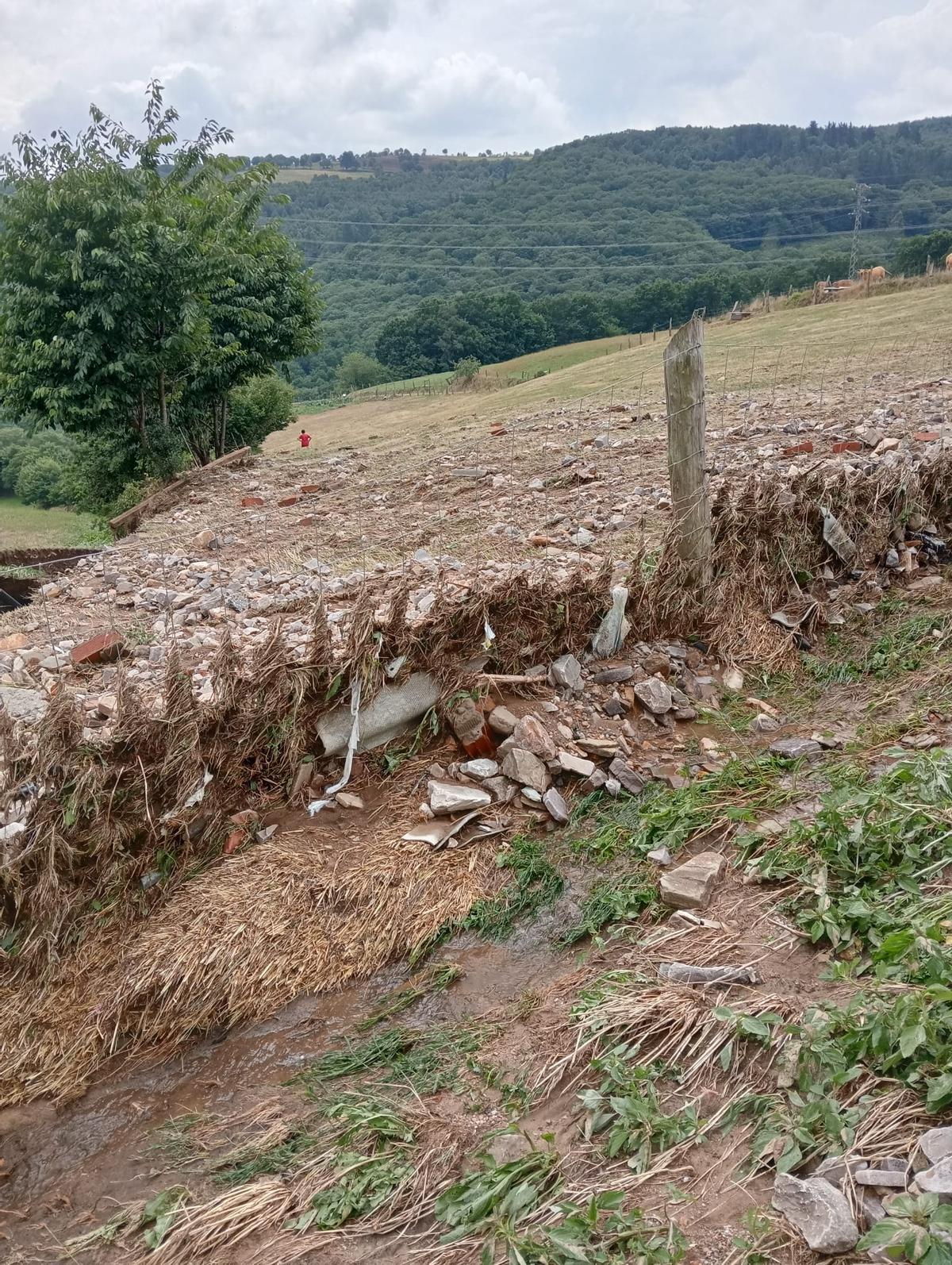 En imágenes: Así quedó el pueblo de Fontalba, en Tineo, tras la tromba de agua registrada el viernes