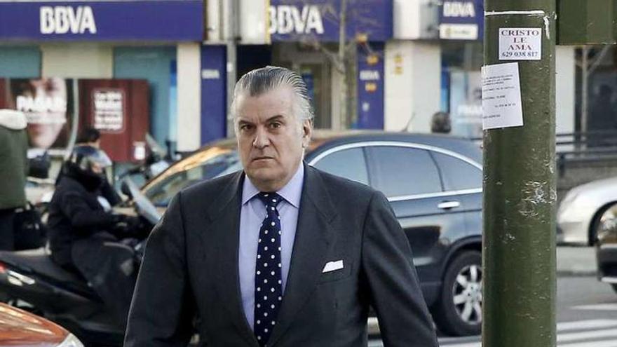 Bárcenas, ayer, a su llegada al juzgado. // Reuters