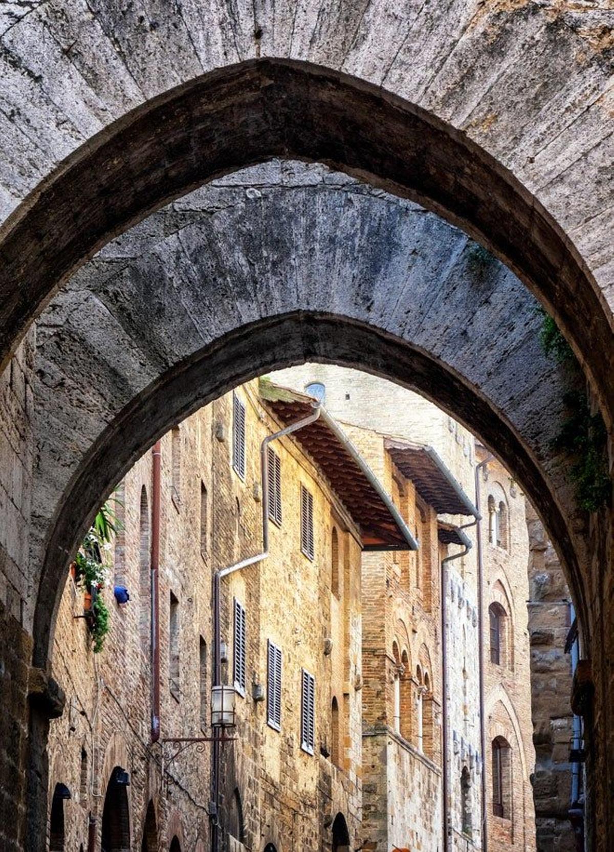 Arcos en las calles de San Gimignano.