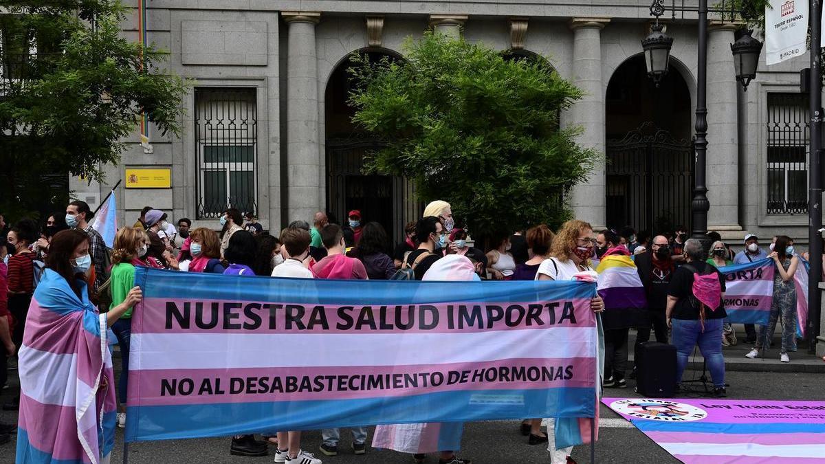 Concentración a favor de la ley trans y para denunciar el desabastecimiento de medicamentos para la terapia hormonal .