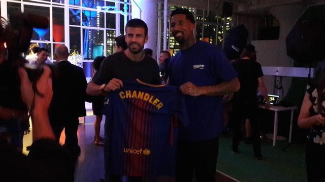 Gerard Piqué y Wilson Chandler, jugador de los Denver Nuggets