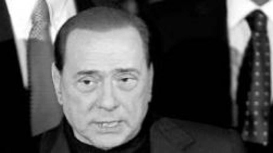 Berlusconi perfila una lista europea con gogós, modelos y actrices de TV