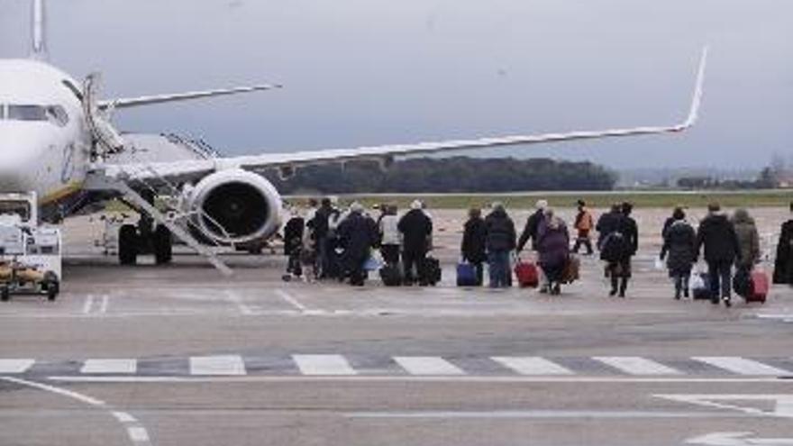 Reclamen que l&#039;Aeroport torni a rebre &quot;touroperadors&quot;