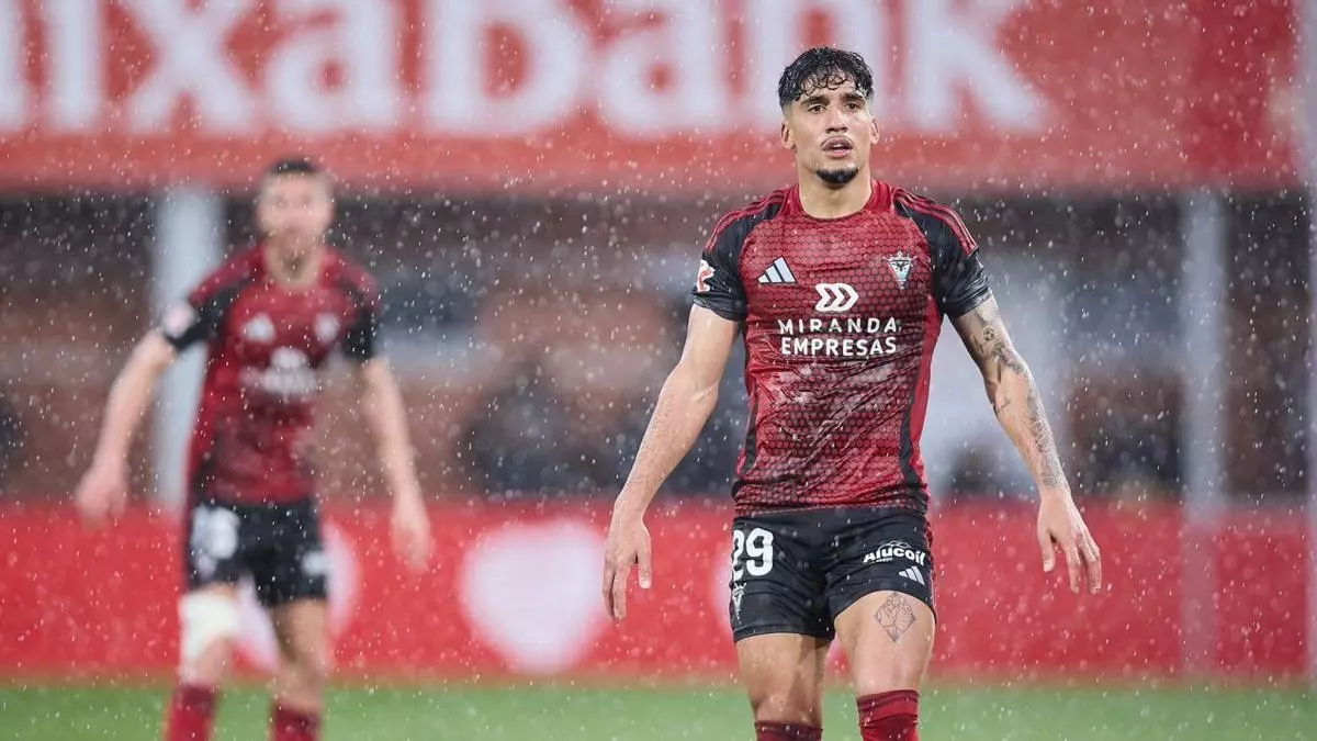 El delantero del Mirandés Iker Benito avisa: "Tenemos nuestras armas para competir hasta el final"