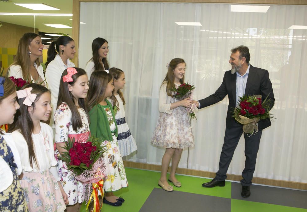 Francisco J. Bernabé, jefe de Local, saluda a las Belleas