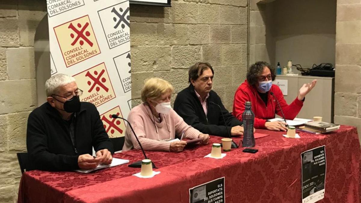 Una taula rodona repassa les biografies dels 12 deportats de la comarca | XAVIER SOLÉ