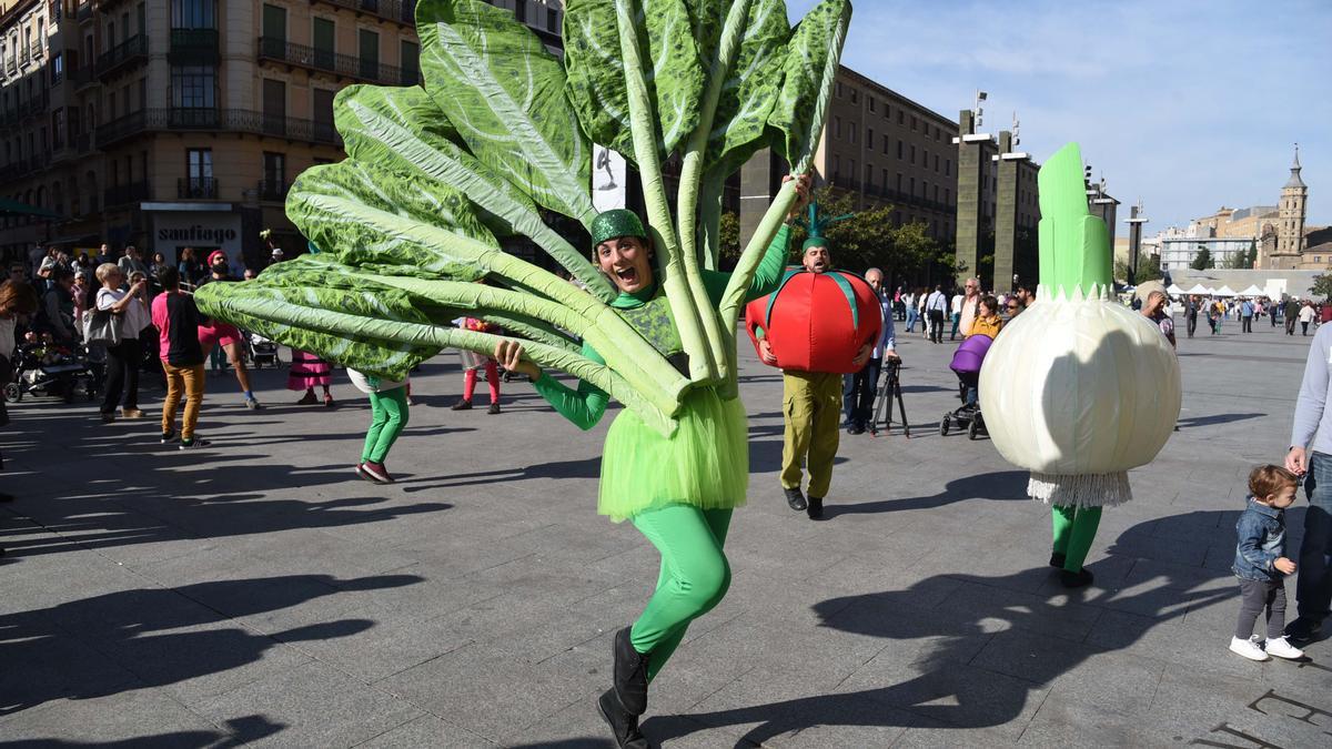 Evento en Zaragoza para concienciar sobre el problema del despilfarro de alimentos en la sociedad actual.