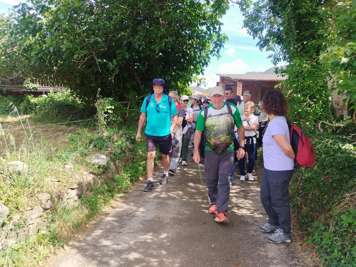 Así fue la visita a Láneo (Salas) de la Federación Nacional de Asociaciones Culturales y Recreativas de Empleados de Cajas de Ahorros