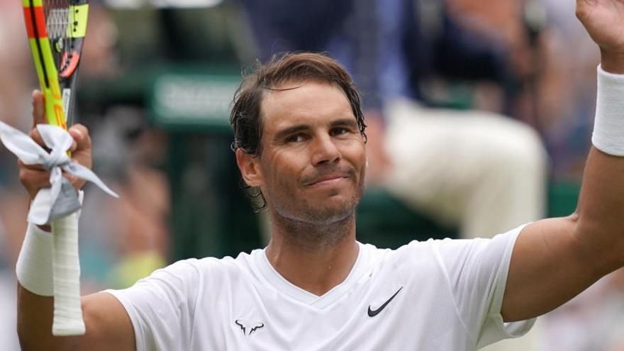 Rafa Nadal celebra su pase a octavos de Wimbledon.