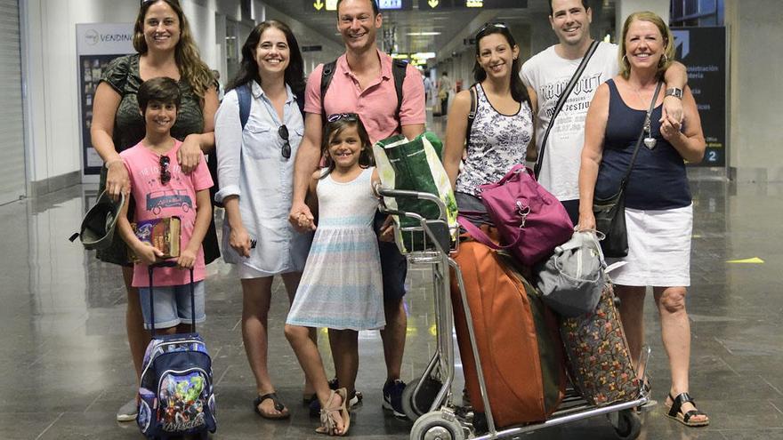 Llegadas y salidas de vacaciones por el puente de la Asunción en el aeropuerto de Gran Canaria