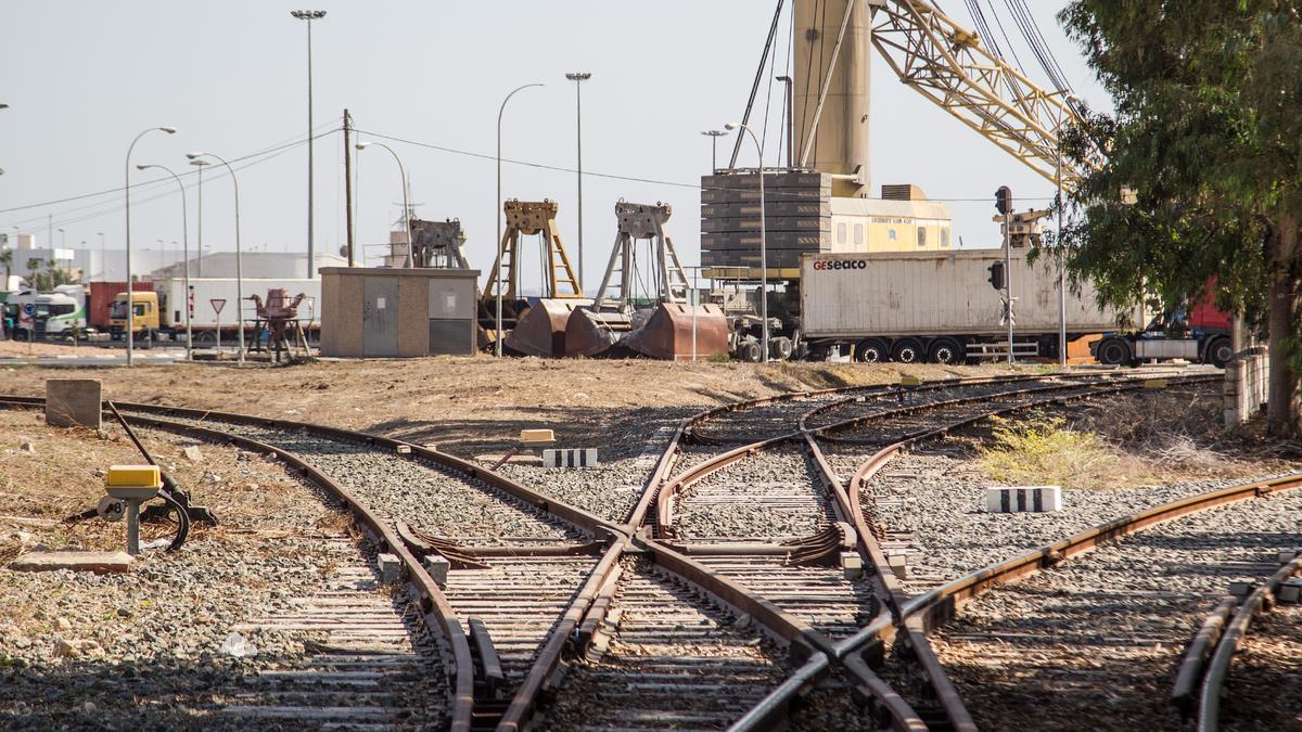 La conexión del puerto con el corredor es una de las grandes asignaturas pendientes