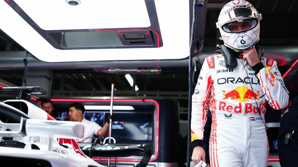 Max Verstappen, a punto de subirse al coche en Suzuka