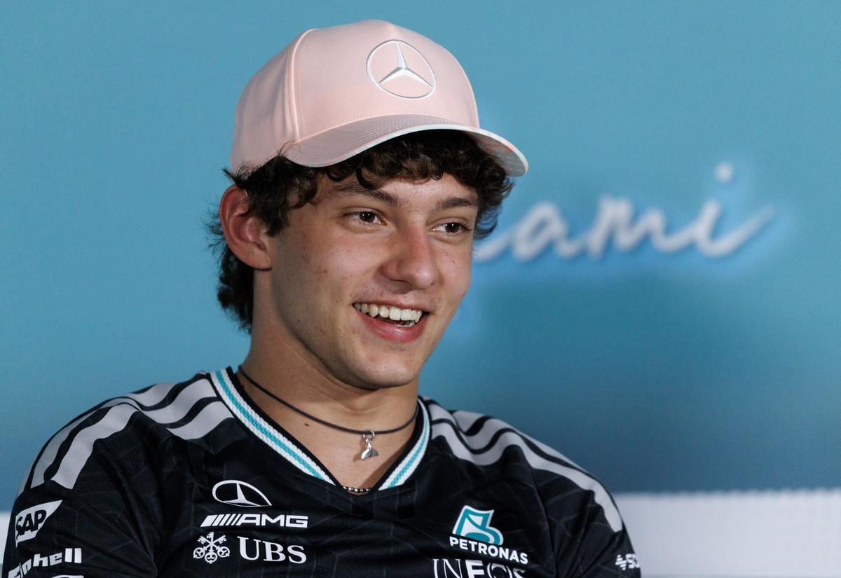 Kimi Antonelli en la rueda de prensa en Miami