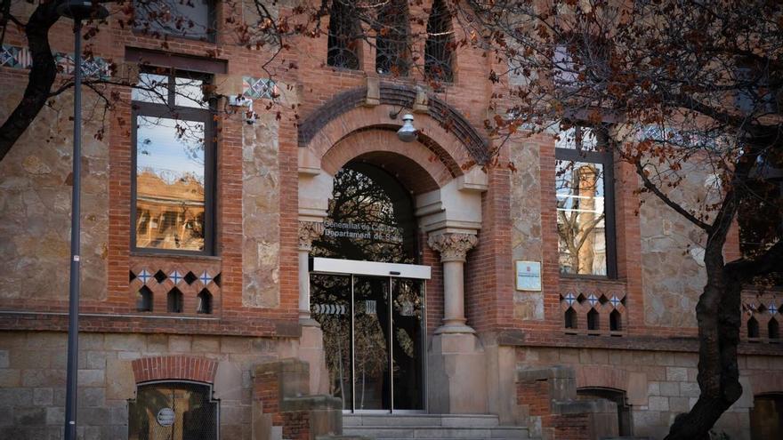 Confinada en un hospital en Cataluña una mujer asintomática que tuvo contacto con la pasajera del avión que luego murió