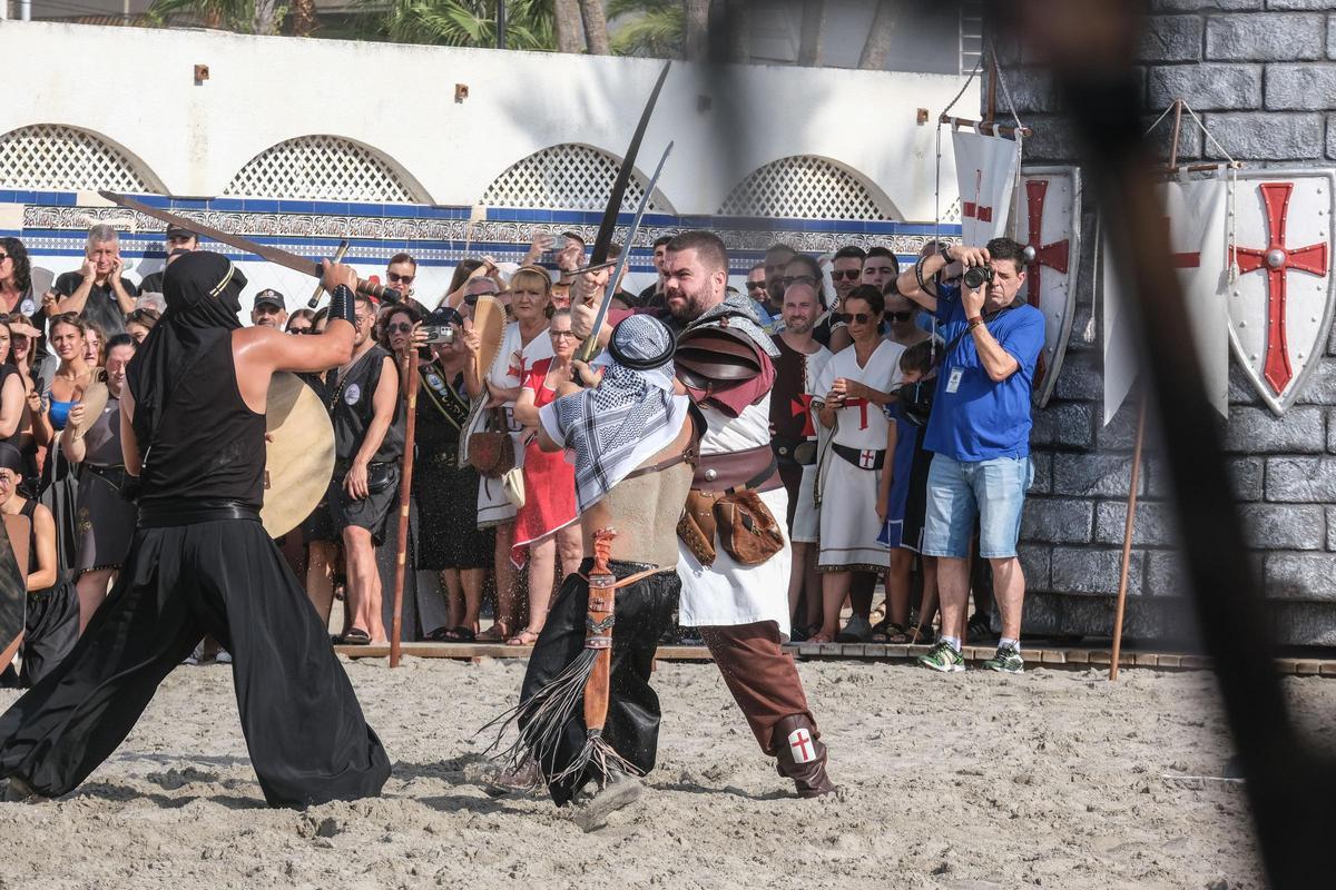 Las mejores imágenes del Desembarco de las fiestas de Moros y Cristianos de Santa Pola