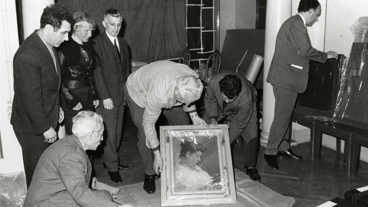 Llegada a la sede del Museu d'Art de Barcelona de las obras donadas por Picasso a la ciudad, en mayo de 1970.