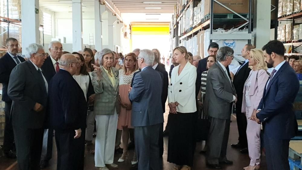 Doña Sofía visita el Banco de Alimentos de Vigo