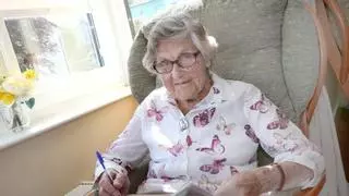 La reflexión de una centenaria de 100 años: "No hay que tomarse la vida demasiado en serio, sé amable y difunde amor donde puedas"