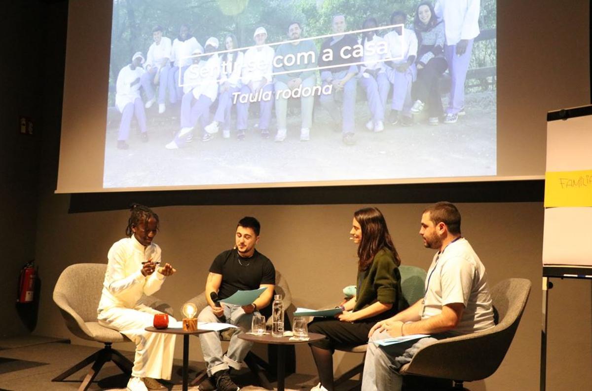 La taula rodona ha comptat amb veus de testimonis.