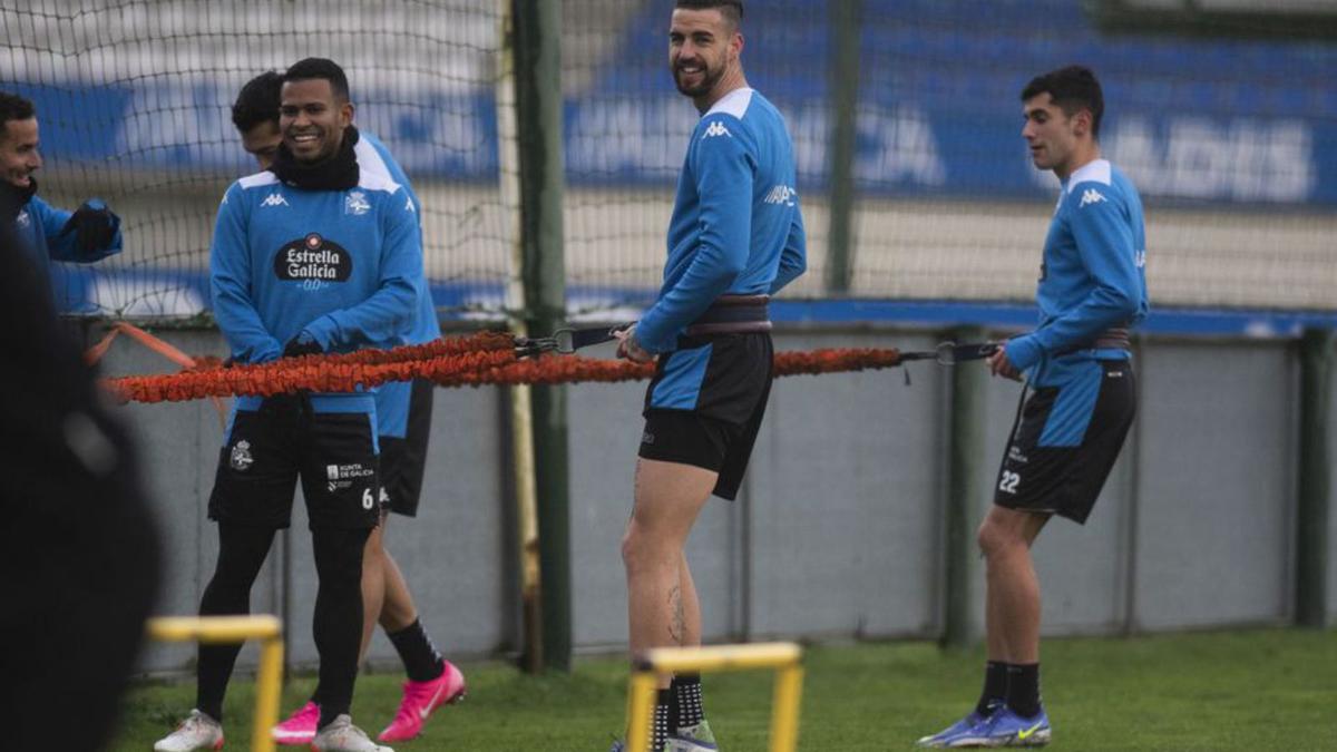 Juergen y Granero bromean en la sesión de ayer. |  // CASTELEIRO/ROLLER A.