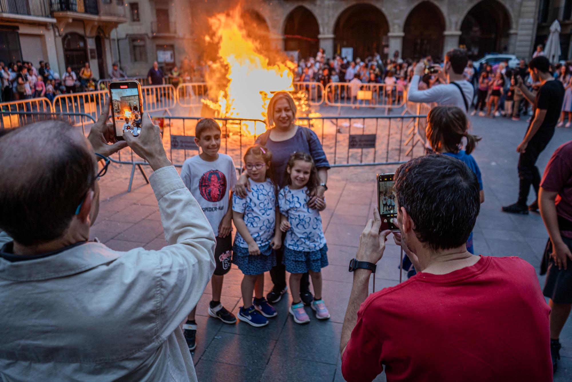 La revetlla i la flama del Canigó arriben a Manresa