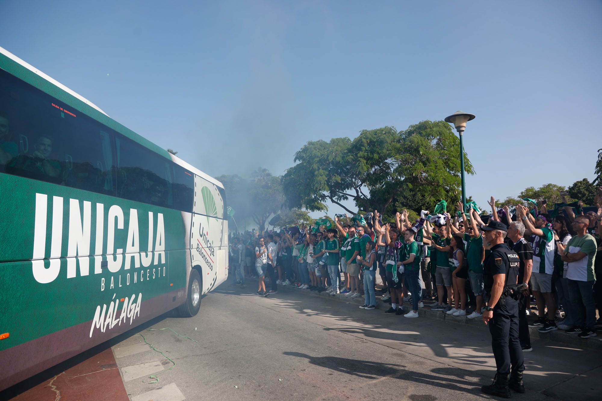 El recibimiento al Unicaja para la Final Four de la BCL, en imágenes