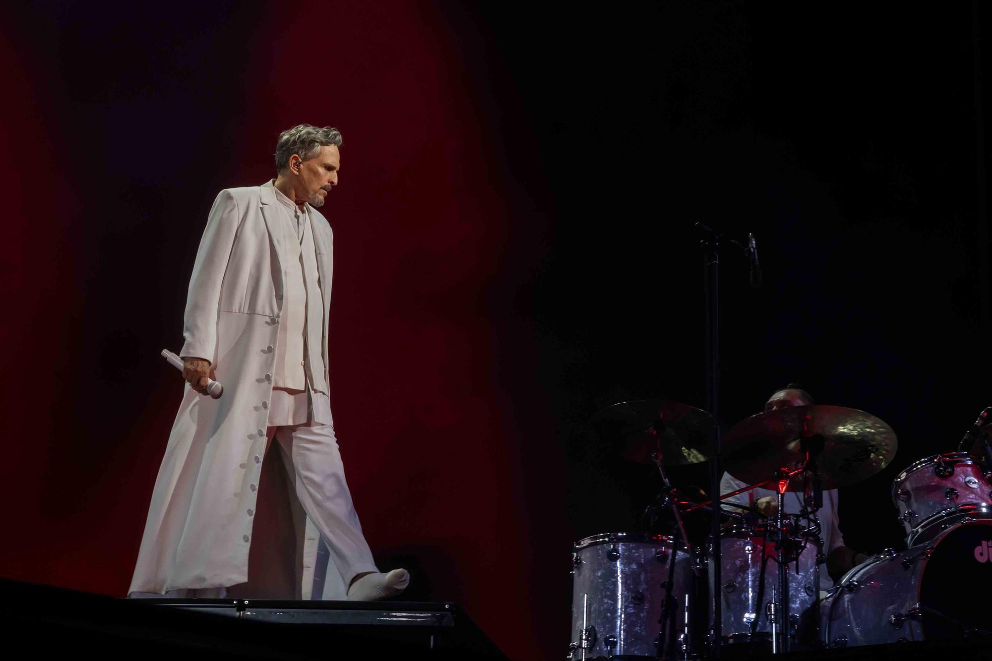 Miguel Bosé enamora al público de Alicante en la Plaza de Toros