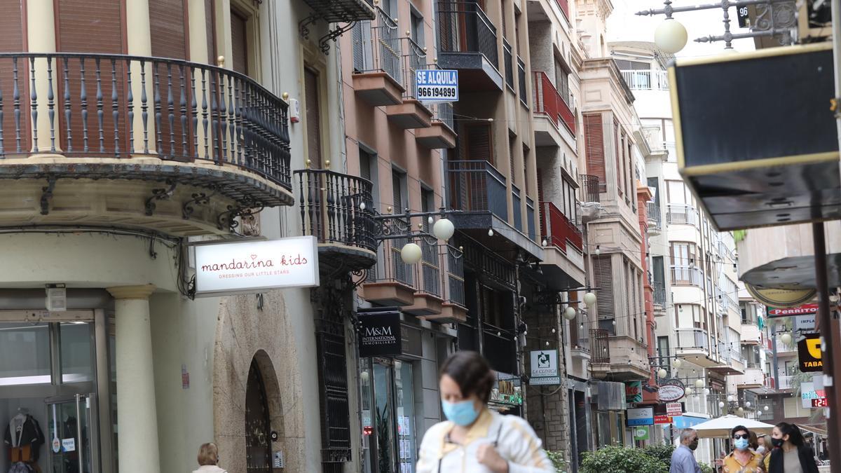 Pisos de alquiler en una calle de Elche