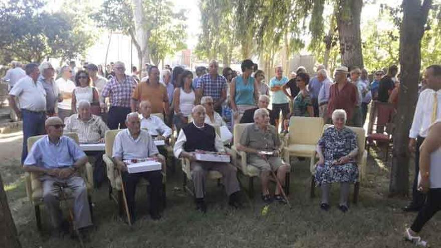 Homenaje a los nonagenarios de Villavendimio.