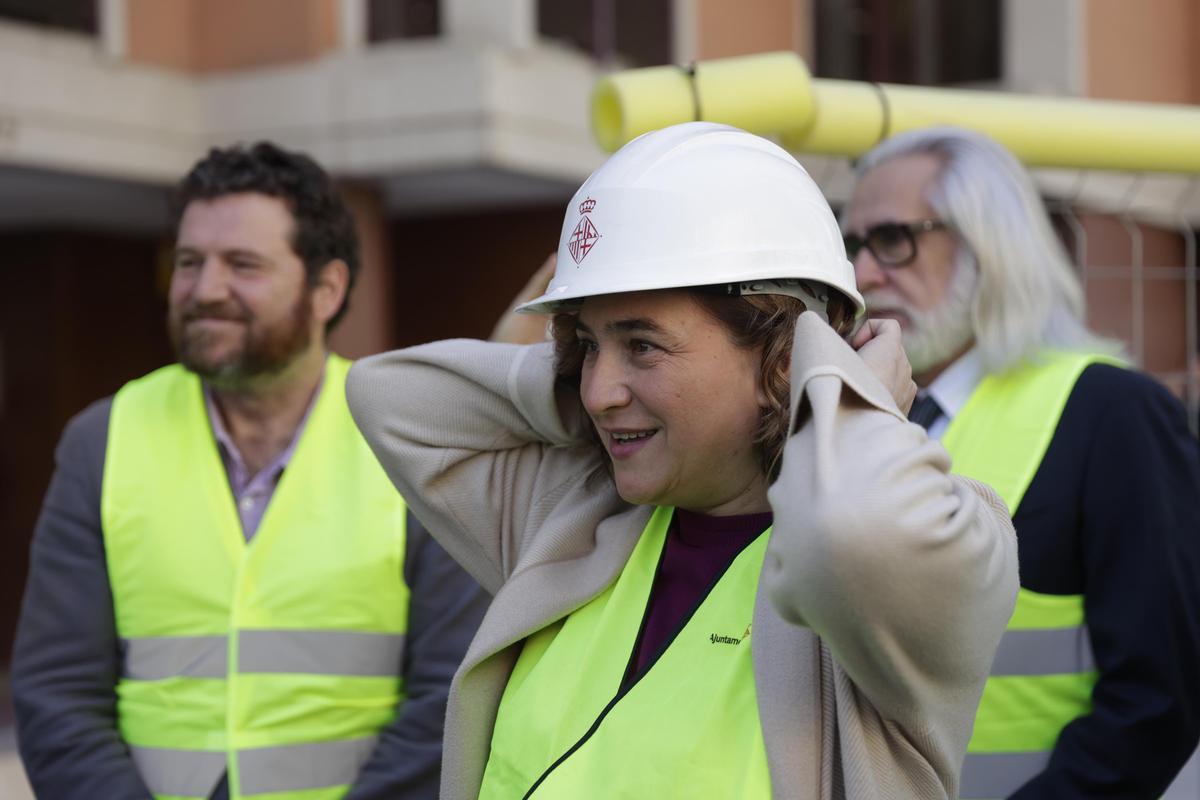 El tranvía avanza por la Diagonal entre Glòries y Verdaguer