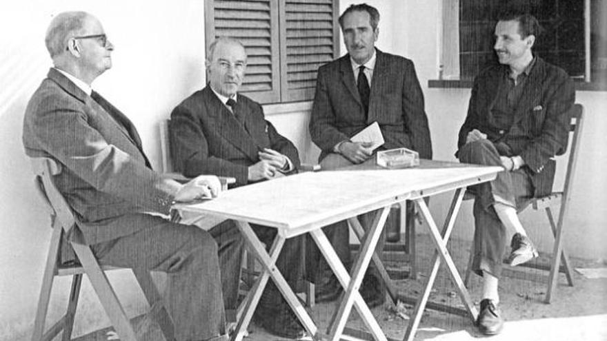Manuel Sorà, Gerardo Diego, Marià Villangómez i Antonio Tormo, durant la visita de Diego a Eivissa el maig de 1961.