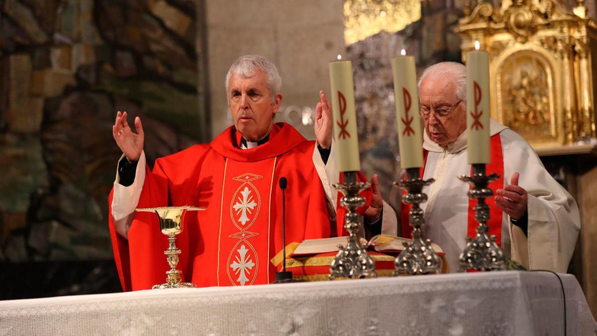 El obispo Quinteiro Fiuza ofició la misa en la concatedral, ayer. // R.G.