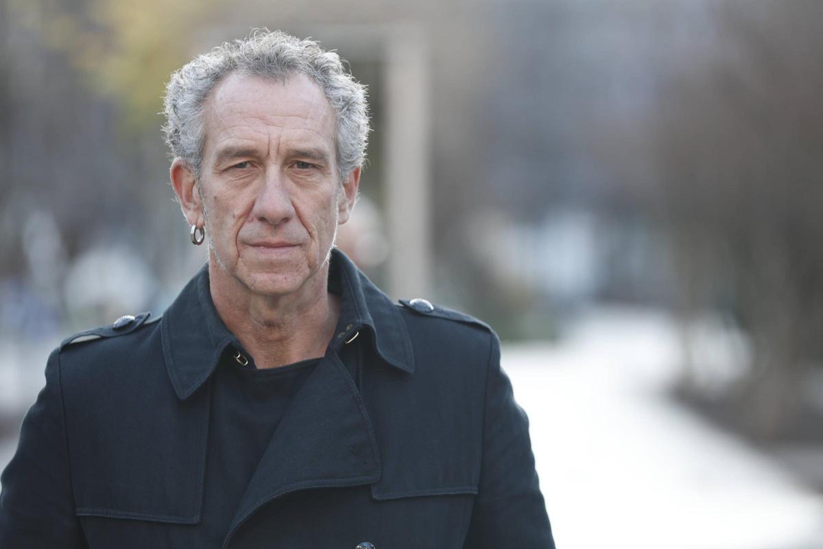 El escritor Ricardo Menéndez Salmón, fotografiado en su Gijón natal.