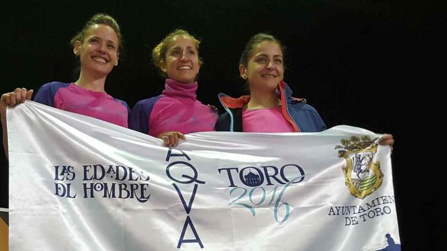 Las féminas del club toresano.