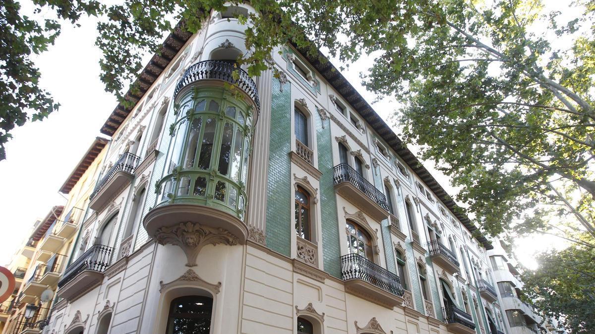 Edificio de la Casa Botella en la Albereda de Xàtiva.