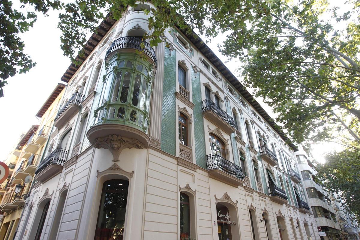 Edificio de la Casa Botella en la Albereda de Xàtiva.