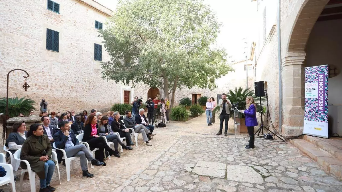 Catalina Cladera, en el homenaje a las víctimas del machismo en Mallorca: "Banalizar insultos también es violencia"