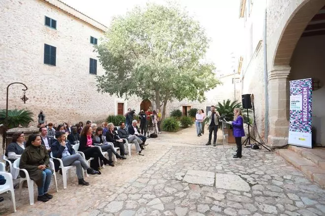 Homenaje en el memorial de Raixa a las mujeres víctimas de violencia machista