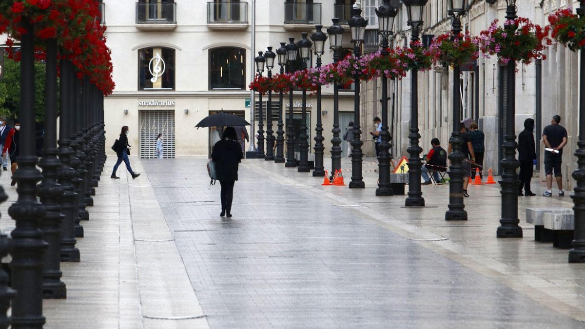 La calle Larios, principal vía de la ciudad, ha estado desierta estos dos meses.