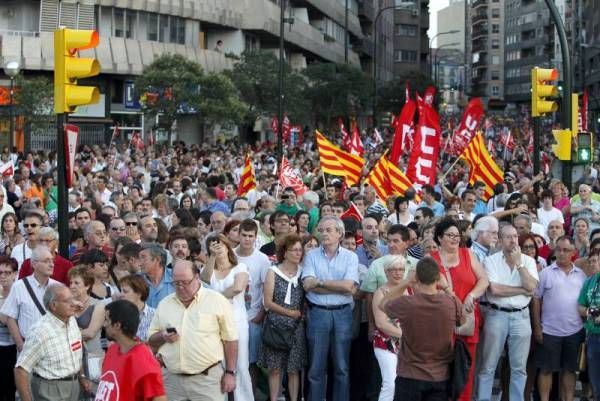 Miles de personas se manifiestan en Zaragoza