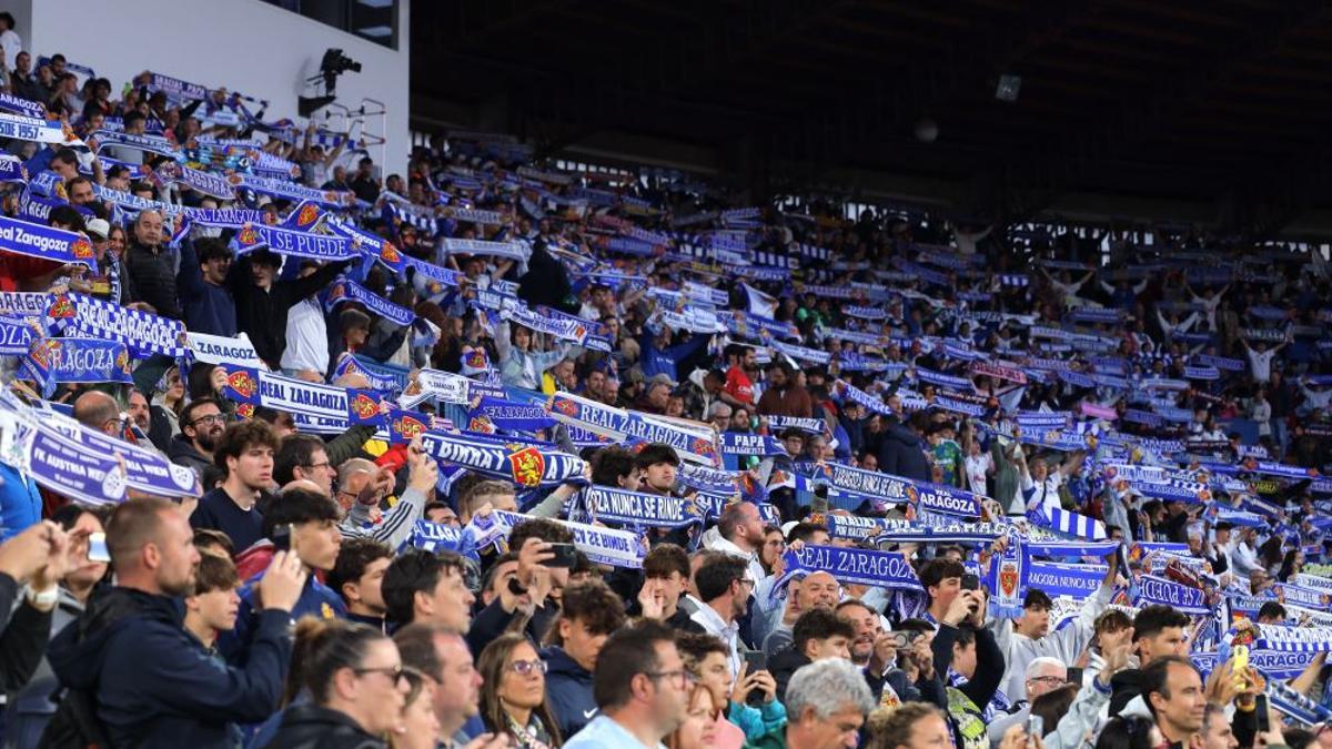 Imagen de la grada de La Romareda en el derbi.