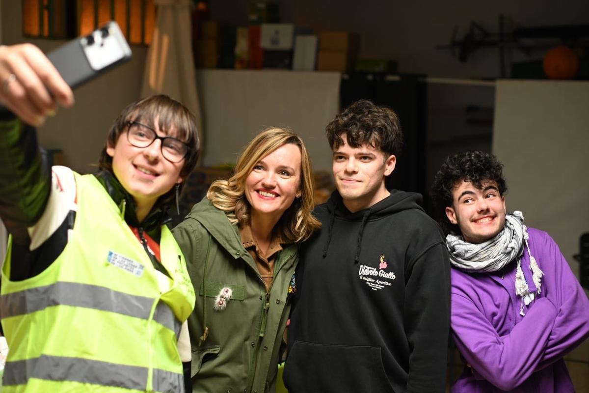 La ministra de educación en el festival en defensa de las zonas jóvenes de Zaragoz.