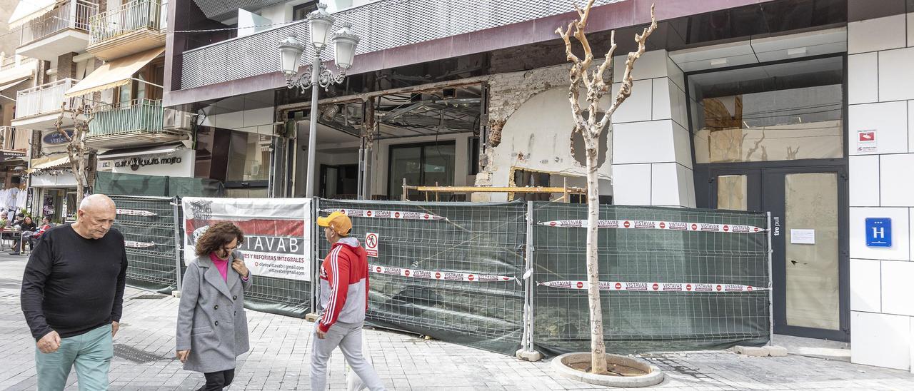 Uno de los hoteles del centro de Benidorm cerrado por reforma.