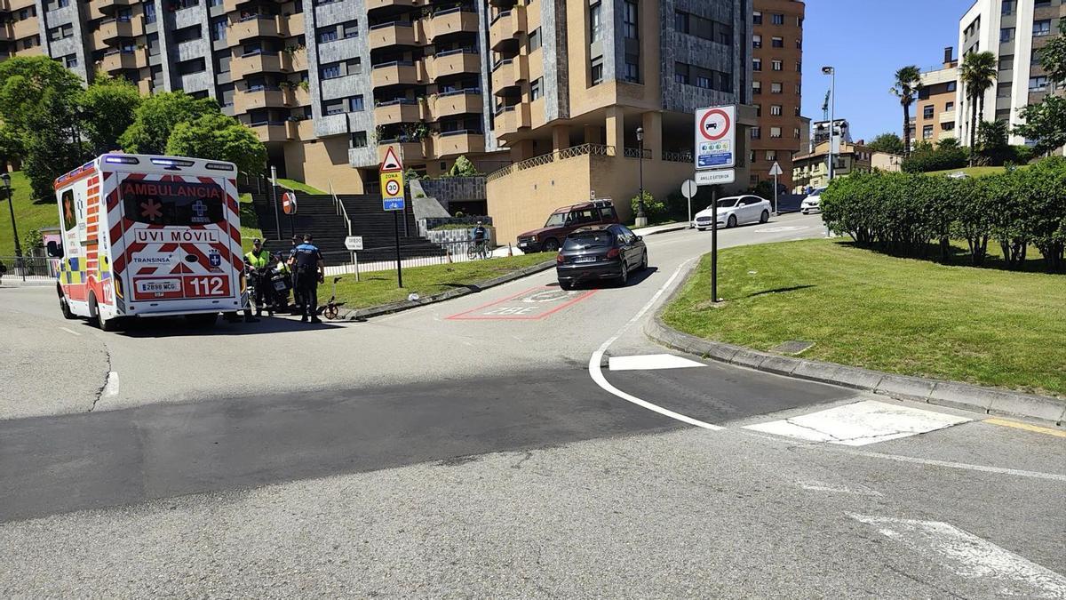 Los servicios de emergencias en el lugar del accidente.