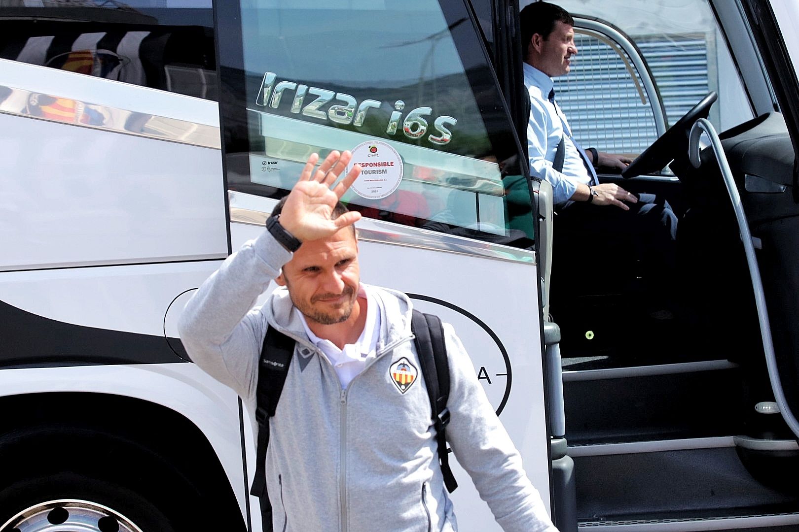 Así ha recibido al autobús del equipo la afición del CD Castellón