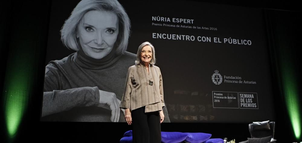 Acto de Nuria Espert, premio "Princesa de Asturias" de las Artes, en el teatro Jovellanos